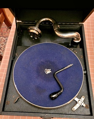 Altes Columbia Grammophon Bild 2