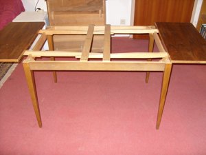 Tisch quadratisch 90 x 90 cm ausziehbar helles Holzfurnier Bild 5