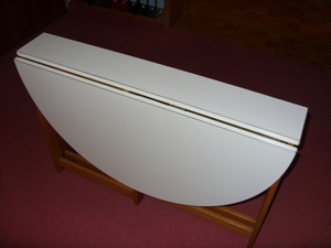 Tisch weiß oval 115 x 100 cm zusammenklappbar Bild 3