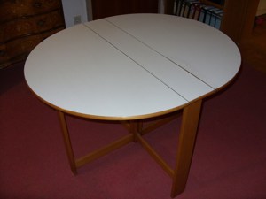 Tisch weiß oval 115 x 100 cm zusammenklappbar Bild 1