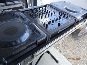 Pioneer Player CDJ 2000 nexus + Pioneer Mixer DJM 900 nexus im Case Bild 2
