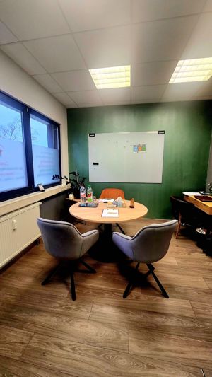 Besprechungsraum - Büroraum möbliert günstig zu mieten -  Co-Working-Space!! Bild 1
