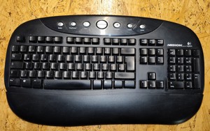 LOGITECH Internet Tastatur + Maus kabellos