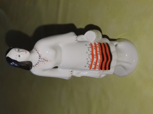 Original APRO Figur, Porzellan Figur Dame mit Krug Vintage Bild 1