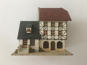 RS Spitaler Flor Creglingen Fachwerkhaus  Doppelhaus mit Läden Holz  Pappe