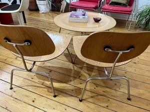 Vitra - Design Tisch und Stuhl von Ray und Charles Eames - Original Bild 2