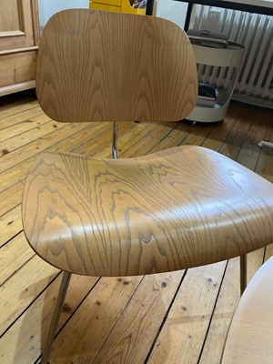 Vitra - Design Tisch und Stuhl von Ray und Charles Eames - Original Bild 4