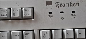 FRÄNKISCHE Tastatur alles verdreht, wie auch die Fränkische UHR ist voll funktionsfähig aber halt al Bild 4