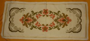 TWF Tischdecke Tischläufer Handarbeit handgestick mit Borte älter 112x48 gut erhalten alt Vintage 