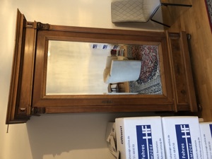 Antiker Schrank mit Spiegel Bild 1