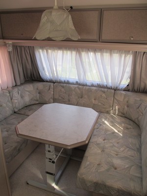 Rondo 470TK-1 mieten leihen - Wohnwagen mit Kinderzimmer Etagenbett - 5 Schlafplätze Bild 5