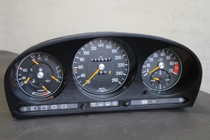 560SL R107 Kombiinstrument KM Tacho aufbereitet W107 Bild 4