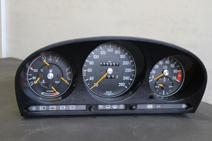 560SL R107 Kombiinstrument KM Tacho aufbereitet W107 Bild 2