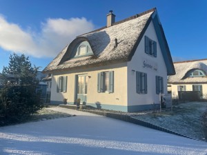 Auszeit am Meer Reethaus Störtebeker eingezäunt, Kamin, Wlan, direkt am Ostseestrand