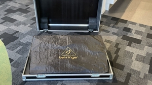 Behringer X32 incl. MUSIC STORE Case   Behringer X32