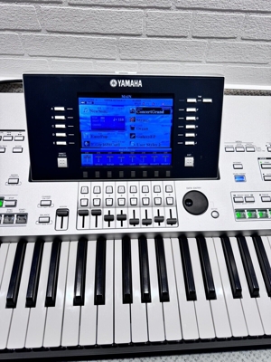 Yamaha Tyros 3 Workstation Keyboard inkl. original Lautsprecher und Ständer Bild 1