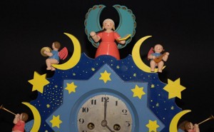 Wendt & Kühn Engel Uhr mit Spieldose  Grünhainichen 50er Jahre Bild 3