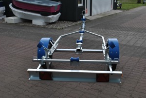 Bootstrailer Bootsanhänger Bootstransporter 600 kg  Neu 100 km h  3 Jahre Tüv Bild 3