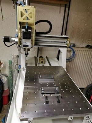 CNC-Fräsmaschine aus Mineralguss