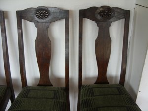 4 antiquarische Stühle Bild 4