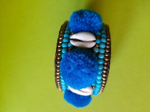  Armband mit Muscheln und blauen Kugeln (Wolle) Bild 2