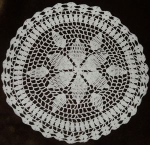 TW Tischdecke Häkeldeckchen 30 cremefarben Handarbeit Baumwolle rund einwandfrei erhalten 