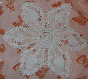 TW Tischdecke Häkeldeckchen 42cm weiß Handarbeit Baumwolle Stern 6eck kaum gebraucht, einwandfrei er