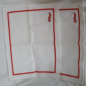 TWF Kellogg s Platzset 2 Stück Stoff weis roter Rand 34x45 unbenutzt einwandfrei erhalten 