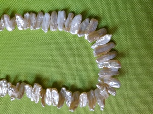Verkaufe Perlen-Kette in weiß Bild 3