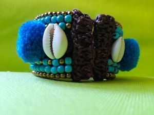  Armband mit Muscheln und blauen Kugeln (Wolle) Bild 7