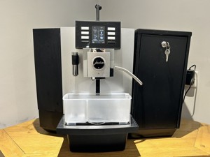 Jura x8 Kaffeemaschine Mit Milchkuler Bild 1