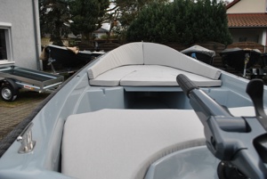 Motorboot mit  15PS Führerscheinfrei Trailer Polsterset Neuwertig Bild 6