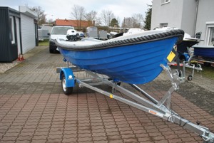 Motorboot mit  15PS Führerscheinfrei Trailer Polsterset Neuwertig Bild 2