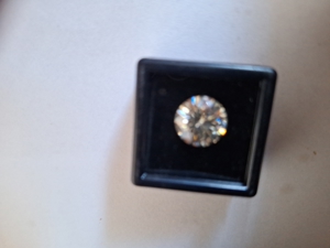 Verkaufe einen neuen Zirkonia zertifizierten 5.20ct Diamanten  Bild 1