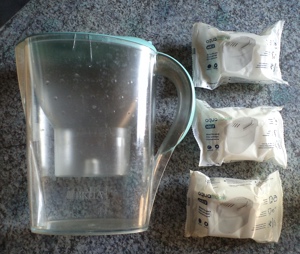 Original Marken Wasserfilter BRITA mit 3 neuen   originalverpackten Kartuschen, guter Zustand Bild 1