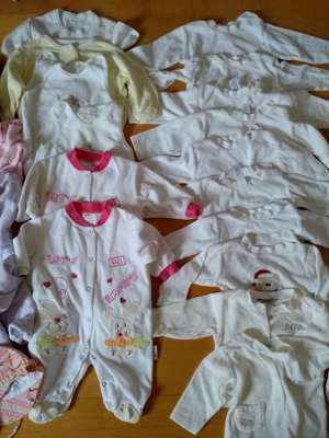 XXL Baby-Kleiderpaket 107 Teile, Gr. 50 56-80, inkl. 4 Schlafsäcke Bild 3