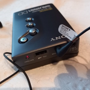 SONY Walkman DD 11 Cassetten Recorder defekt mit Kopfhörer und Bereitschaftsetui Bild 1