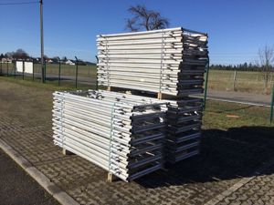 MJ Gerüst Plettac Material Beläge Geländer Rahmen top Zustand - große Menge  Bild 3