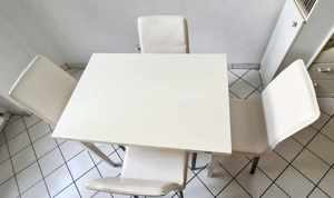 Essgruppe Set. Esstisch, ausziehbar, mit 4 Stühlen, Weiß. Bild 1