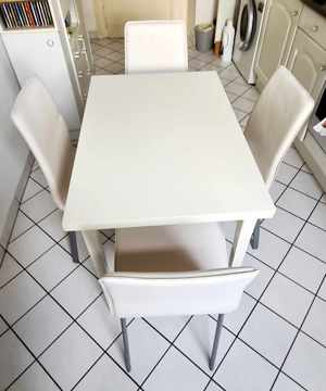 Essgruppe Set. Esstisch, ausziehbar, mit 4 Stühlen, Weiß. Bild 3