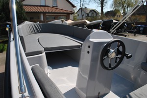 Motorboot Sloep Schaluppe Konsolenboot mit 15 PS Motor Bild 6