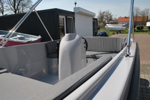 Motorboot Sloep Schaluppe Konsolenboot mit 15 PS Motor Bild 7