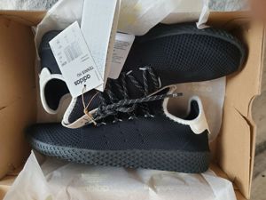 Adidas Tennis HU Core Black Pharrel Sneaker Herren Turnschuhe Neu OVP EU44 Bild 3