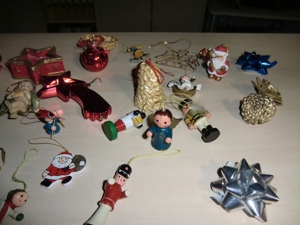 Weihnachtsbaumbehang, Figuren, Glocken, Anhänger. Ca. 100 Teile Bild 3