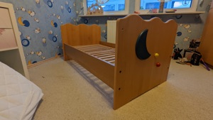 Kinderzimmer   Bett, Schrank, Kommode + Wickelauflage, Regal (Vollholz) Bild 3