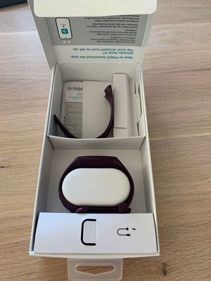 FitBit Charge 4 Fitness-Tracker (Lila) Neuwertig 2 x getragen (Größe L) Bild 5