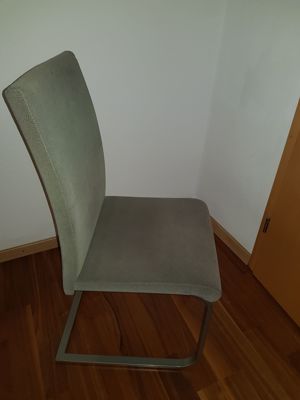 Stühle und Sitzbank Bild 5