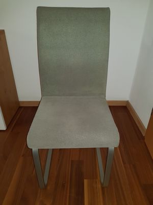 Stühle und Sitzbank Bild 4