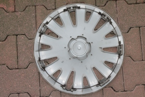 Origl. VW Radkappe, 16 Zoll, Teilenr.:IKO 601 147G , PA66-M15 Bild 4