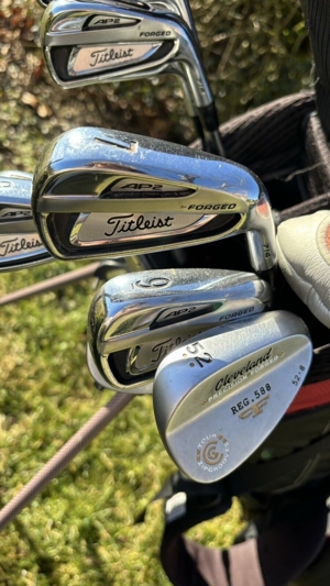 Golfset (Titleist Bag, AP2 Eisenset, Nike Driver, 3er Holz, Wedges + Putter) Bild 2